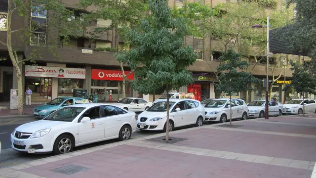 Parada de taxis situada en la calle de León XIII