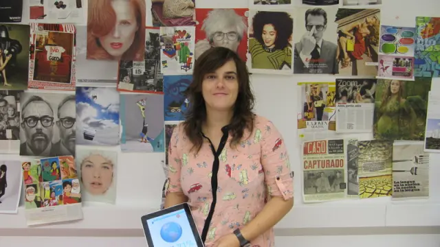 Teresa Martín muestra una aplicación de Hellobook