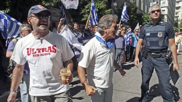 Los miembros de la troika fueron recibidos con protestas en Atenas