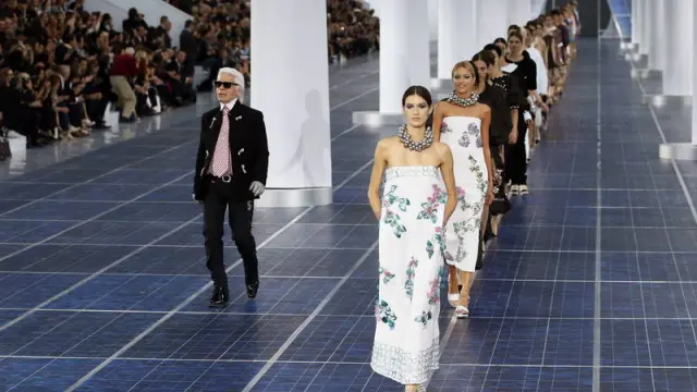 Desfile de Karl Lagerfeld para Chanel en la Semana de la Moda de París