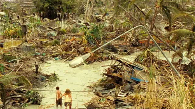 Imagen de la película 'Lo imposible' de Bayona