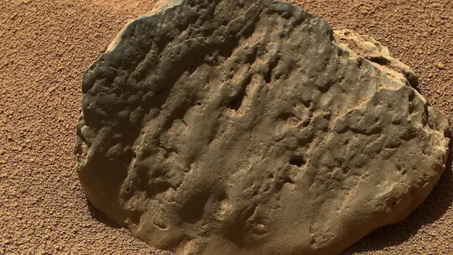 Roca descubierta en la superficie marciana