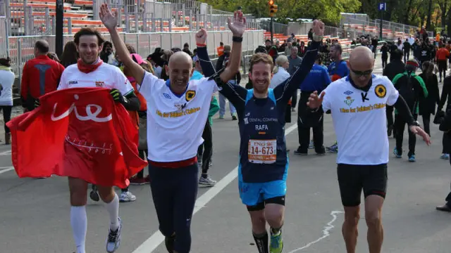 Un grupo de deportistas españoles han corrido este domingo en Central Park.