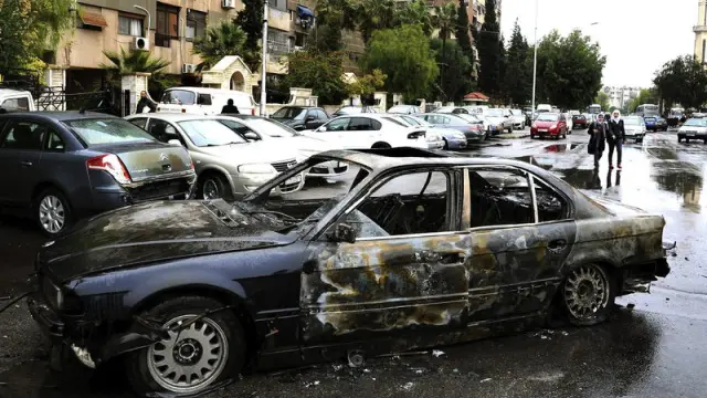 Desperfectos causados por un coche bomba en Damasco