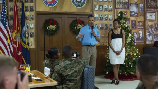 Obama y su mujer, en la base naval de Hawai
