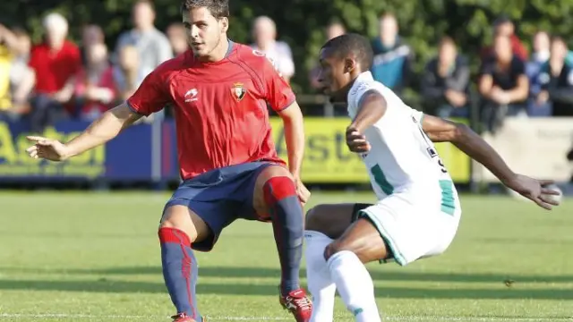 El defensa rojillo se incorpora al SD Huesca hasta julio de 2013