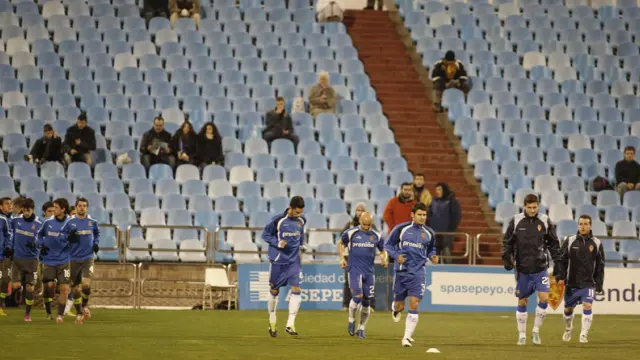 Los futbolistas del R.Zaragoza, en un calentamiento