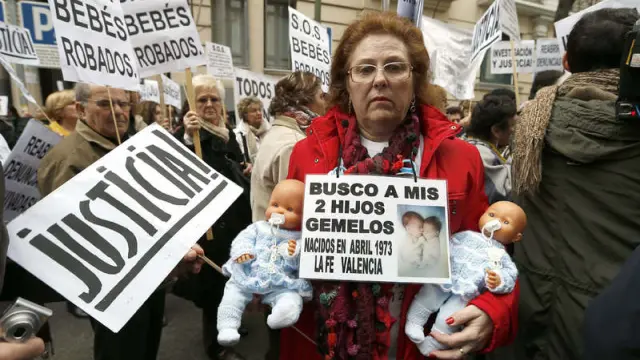 Imagen de la protesta por los casos de niños robados en España