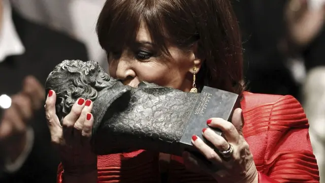 Concha Velasco recibe el Goya de Honor.