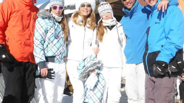 Norma Duval con la familia en la nieve