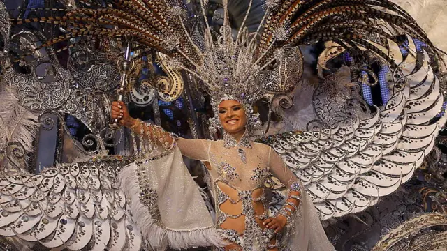 Soraya Rodríguez con su fantasía 'Volare' fue elegida reina del carnaval