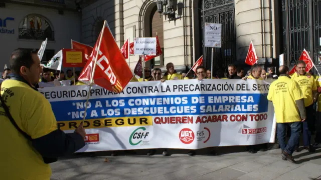 Concentración de los trabajadores de Prosegur en la plaza de España.