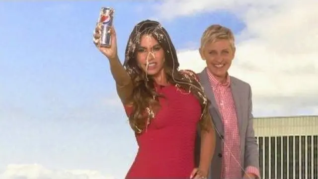 Vergara intentó hacer promoción de unos refrescos mientras Ellen la distraía