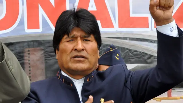 El presidente Evo Morales anunció la expropiación de Sabsa en un aeropuerto de Bolivia.