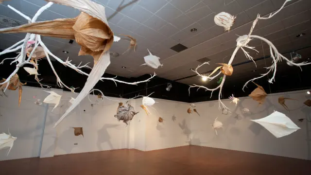 Imagen de la exposición de origami en el Centro de Historias
