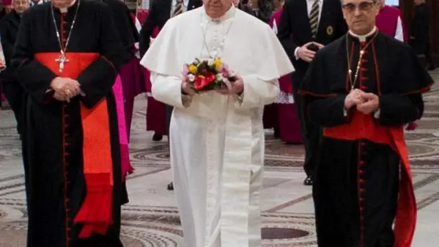 El papa Francisco junto al turolense Santos Abril (a la derecha), en Santa María la Mayor