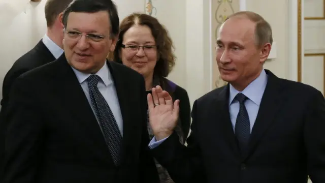 Putin (dcha) se reúne con Barroso