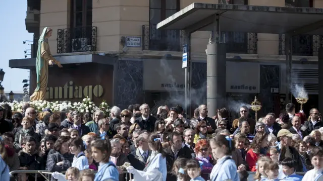 Las procesiones de Semana Santa llenan de gente las calles de Zaragoza
