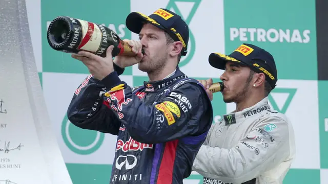 Vettel en el podio, tras el GP de Malasia