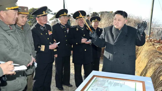 El líder norcoreano Kim Jong-un da instrucciones a su ejército