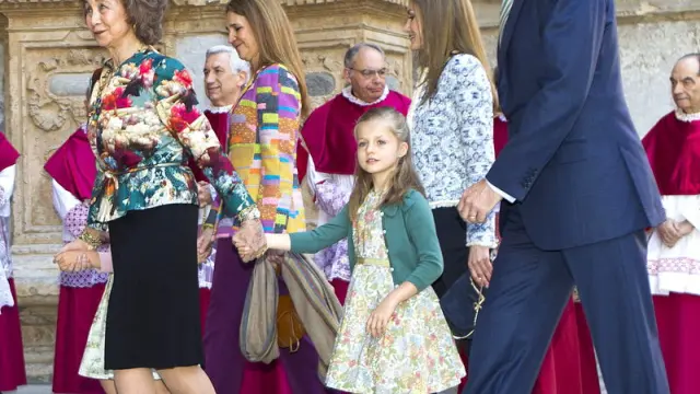La Reina, los Príncipes, las infantas Leonor y Sofía, y la infanta Elena, a su llegada al templo