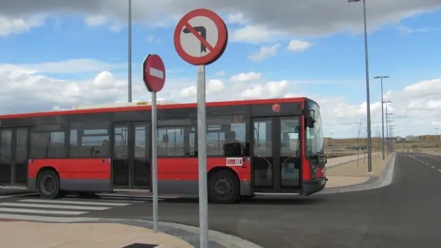 La línea 59 del autobús urbano llega desde este lunes al nuevo barrio zaragozano