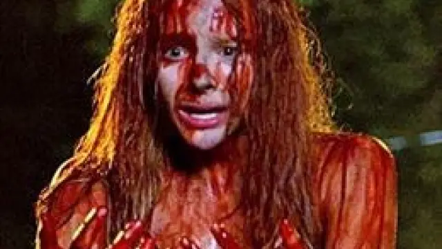 El primer trailer del remake de la icónica película de terror 'Carrie'.