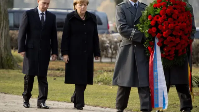 Merkel y Putin participaron en una ofrenda floral en Hanover.