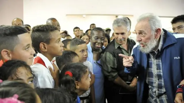 Fidel Castro reaparece en la inauguración un centro educativo