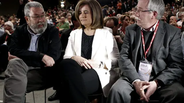 El recién reelegido general de UGT, Cándido Méndez (i), junto a Fátima Báñez e Ignacio Fernández Toxo