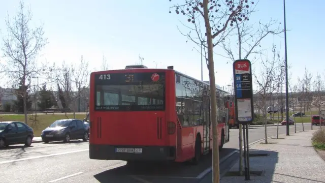 Salida de la línea 31 de autobús en el barrio de La Paz de Zaragoza