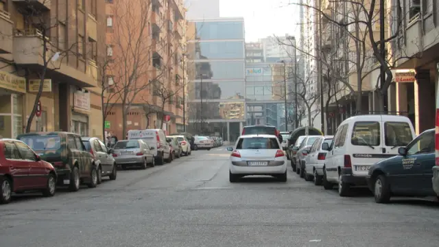 La calle Terminillo es una de las afectadas por la falta de aparcamientos.