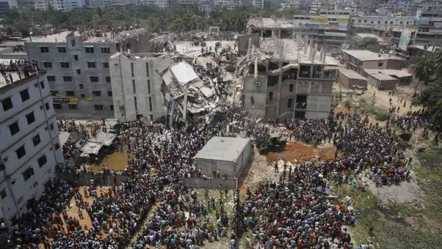 El edificio Rana Plaza, de ocho plantas, se vino abajo en Dacca (Bangladesh).