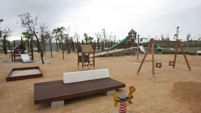 Zona infantil del parque inaugurada en abril