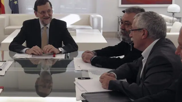 Rajoy , conversa con los secretarios generales de UGT y CCOO