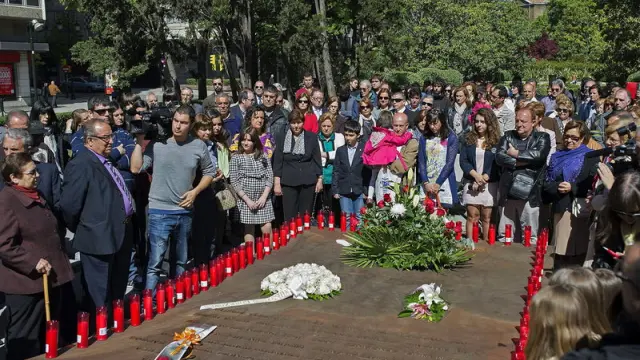 Las familias del Yak rinden homenaje a los fallecidos reclamando justicia