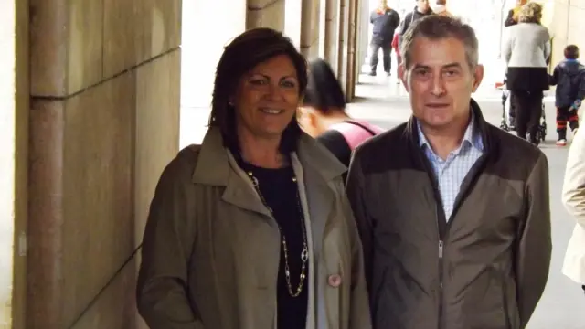 A la izquierda, Toñi Garcés, una de las promotoras, junto a Mariano Gavin, presidente de la nueva asociación para enfermos neurológicos de Huesca