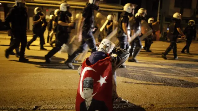 La Policía de Estambul desaloja a los manifestantes