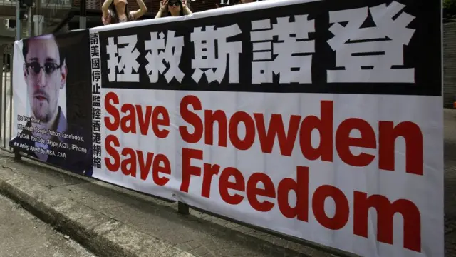 Pancartas de apoyo a Snowden