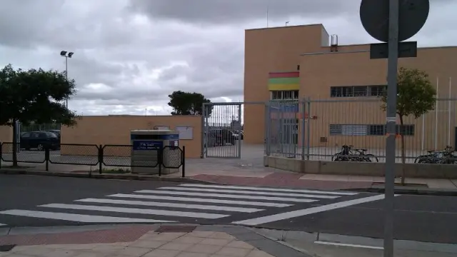 Puerta del colegio de Valdespartera