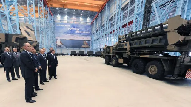 Putin, durante una visita a la planta de defensa Obukhovsky Zavod