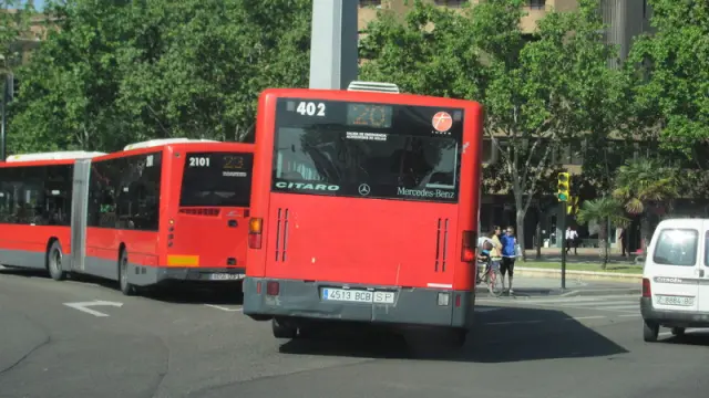 La línea 20, a su llegada a la plaza de Europa de Zaragoza