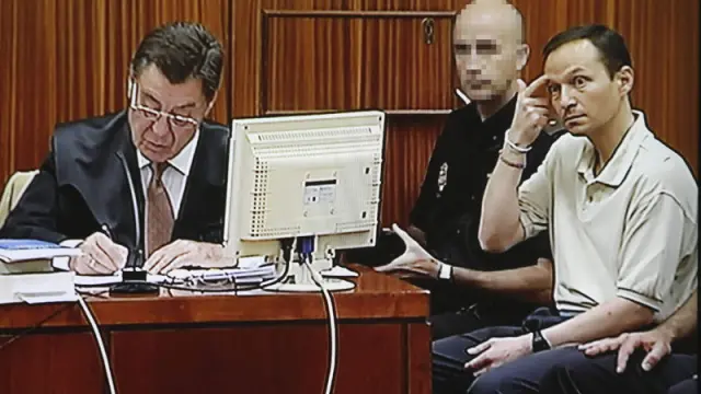 Fotografía tomada del monitor de televisión instalado en la sala de prensa de la Audiencia Provincial de Córdoba