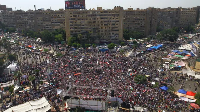 Miles de manifestantes se han concentrado en la plaza Tahir