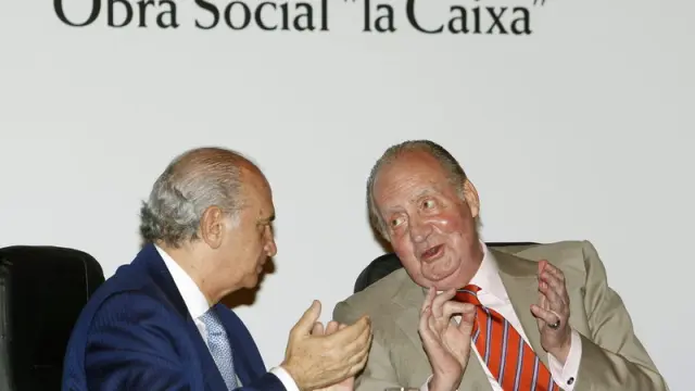 El ministro Jorge Fernández junto a Don Juan Carlos este miércoles