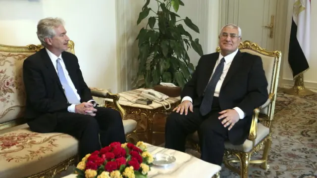 Reunión entre Burns y Mansur en El Cairo