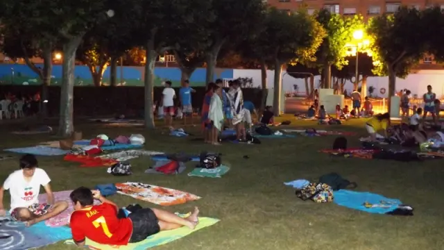 La convocatoria nocturna en la piscina San Jorge ha sido un éxito en Huesca
