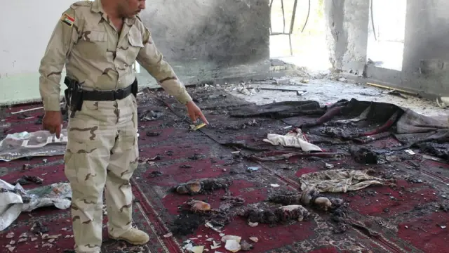 Resultado de la explosión de una mezquita Suní de Irak