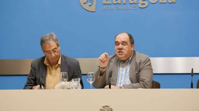El consejero de Acción Social Roberto Fernández, junto con el Director General de Mercazaragoza.