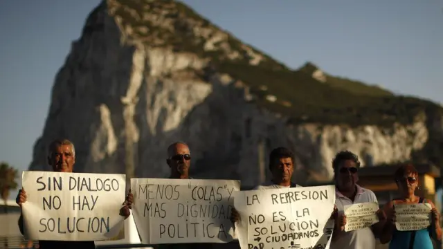 Trabajadores pidiendo diálogo con Gibraltar